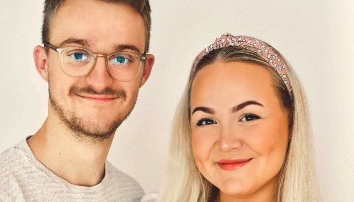August og Martin har viet en egen side til sine tålmodige kjærester da TikTok-eventyret tok helt av. Her er August sammen med samboer Mari Pauline Sivesind Strebel fra Sarpsborg. August og Martin har viet en egen side til sine tålmodige kjærester da TikTok-eventyret tok helt av. Her er August sammen med samboer Mari Pauline Sivesind Strebel fra Sarpsborg.