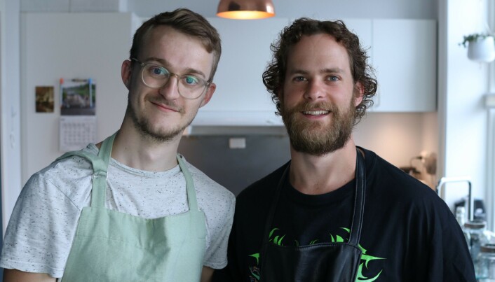 Gutta boys poserer i det rommet de har tilbragt aller mest tid i det siste året, nemlig kjøkkenet. Duoen har hatt 1,7 millioner norske visninger på sin mest sette video. Gutta boys poserer i det rommet de har tilbragt aller mest tid i det siste året, nemlig kjøkkenet. Duoen har hatt 1,7 millioner norske visninger på sin mest sette video.