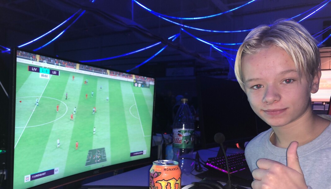 LIverpool er uten tvil favorittlaget til Joachim Lindquist fra Rød på Asmaløy. 13-åringen deltar på LANmine i HValerhallen i helgen. LIverpool er uten tvil favorittlaget til Joachim Lindquist fra Rød på Asmaløy. 13-åringen deltar på LANmine i HValerhallen i helgen.