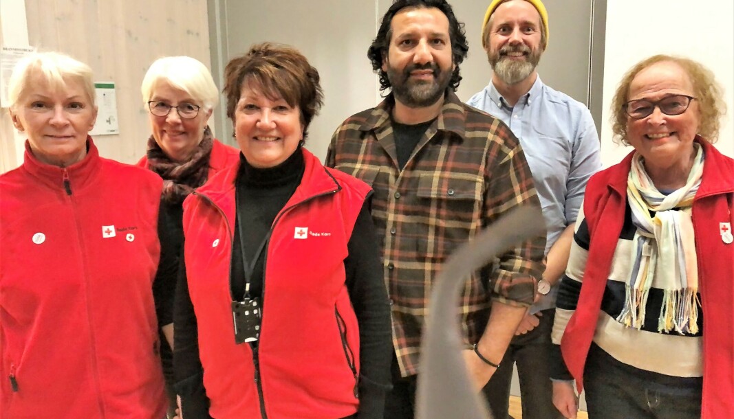 Det var Hvaler Røde Kors som arrangerte temakvelden i Kultursalen på barn- og ungdomsskolen tirsdag kveld. Her ser vi Vera Jørstad, Gerd Myrhaug, Ann-Marie Vauger, Kadafi Zaman, Erik Kruse og Kari Solhøi. Det var Hvaler Røde Kors som arrangerte temakvelden i Kultursalen på barn- og ungdomsskolen tirsdag kveld. Her ser vi Vera Jørstad, Gerd Myrhaug, Ann-Marie Vauger, Kadafi Zaman, Erik Kruse og Kari Solhøi.