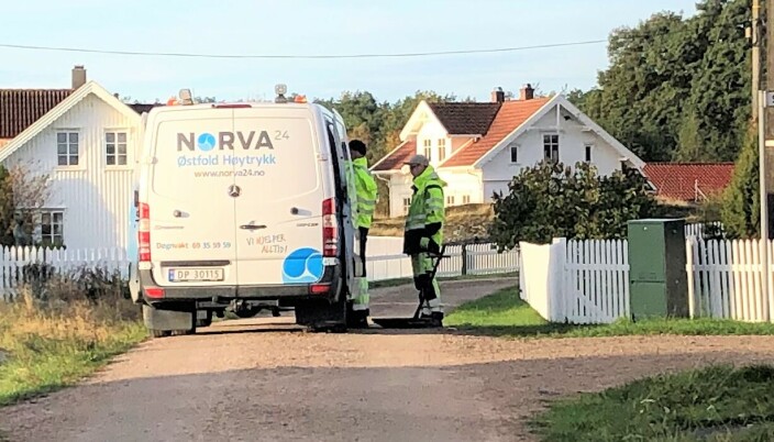 Herføl Vel er lei bilkjøringen på øya. Nå går velforeningen i dialog med Hvaler kommune for å begrense mulighetene til å ta med seg privatbilen til Herføl. – Vi er ikke for et totalforbud. Nyttekjøring må være lov, sier Bjørn Marthinsen, leder i Herføl Vel. Herføl Vel er lei bilkjøringen på øya. Nå går velforeningen i dialog med Hvaler kommune for å begrense mulighetene til å ta med seg privatbilen til Herføl. – Vi er ikke for et totalforbud. Nyttekjøring må være lov, sier Bjørn Marthinsen, leder i Herføl Vel.