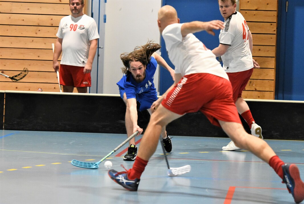 Hvalers Mathias Harridsleff var nære på å få uttelling ved flere anledninger. Hvaler spilte en god kamp mot de røde og hvite fra Fredrikstad. Hvalers Mathias Harridsleff var nære på å få uttelling ved flere anledninger. Hvaler spilte en god kamp mot de røde og hvite fra Fredrikstad.