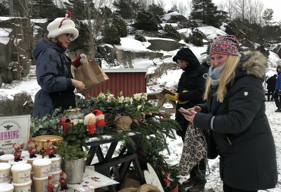 Anne Marit Skovly fra Hvaler Gjestehage hadde egen stand på julemarkedet på Kystmuseet lørdag.