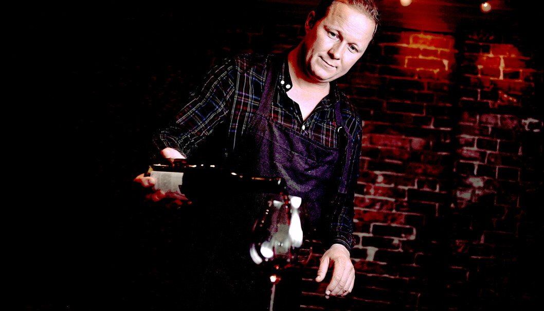 Knut-Espen Misje er vinkelner, kursholder og medforfatter på flere kokebøker.