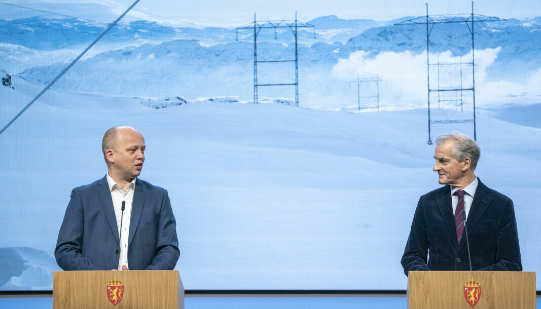 Finansminister Trygve Slagsvold Vedum (Sp) og statsminister Jonas Gahr Støre (Ap) vil øke strømstøtten ytterligere.