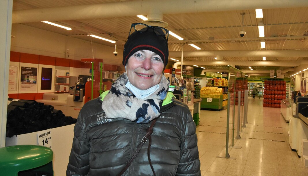 <span class=" font-weight-bold" data-lab-font_weight_desktop="font-weight-bold">Marianne Haugholt, Skjærhalden:</span> - Jeg handlet ikke så mye i dag, men det ser veldig fint ut. Jeg bor på Skjærhalden og handler for det meste her. Selv om de ikke har fisk og ferskvaredisk, så er det veldig greit å handle det meste her. <span class=" font-weight-bold" data-lab-font_weight_desktop="font-weight-bold">Marianne Haugholt, Skjærhalden:</span> - Jeg handlet ikke så mye i dag, men det ser veldig fint ut. Jeg bor på Skjærhalden og handler for det meste her. Selv om de ikke har fisk og ferskvaredisk, så er det veldig greit å handle det meste her.