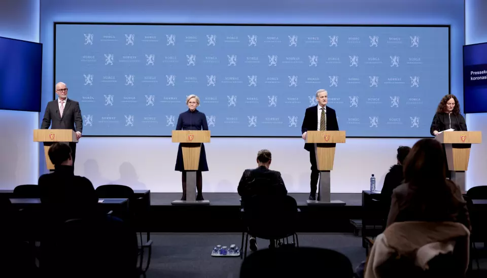 Helsedirektør Bjørn Guldvog, helse- og omsorgsminister Ingvild Kjerkol, statsminister Jonas Gahr Støre og Camilla Stoltenberg under pressekonferanse da nesten alle koronatiltak ble fjernet 12. februar 2022.