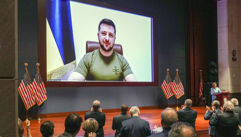 President Volodymyr Zelenskyj talte til den amerikanske kongressen 16. mars. Onsdag skal han snakke til norske folkevalgte på Stortinget.