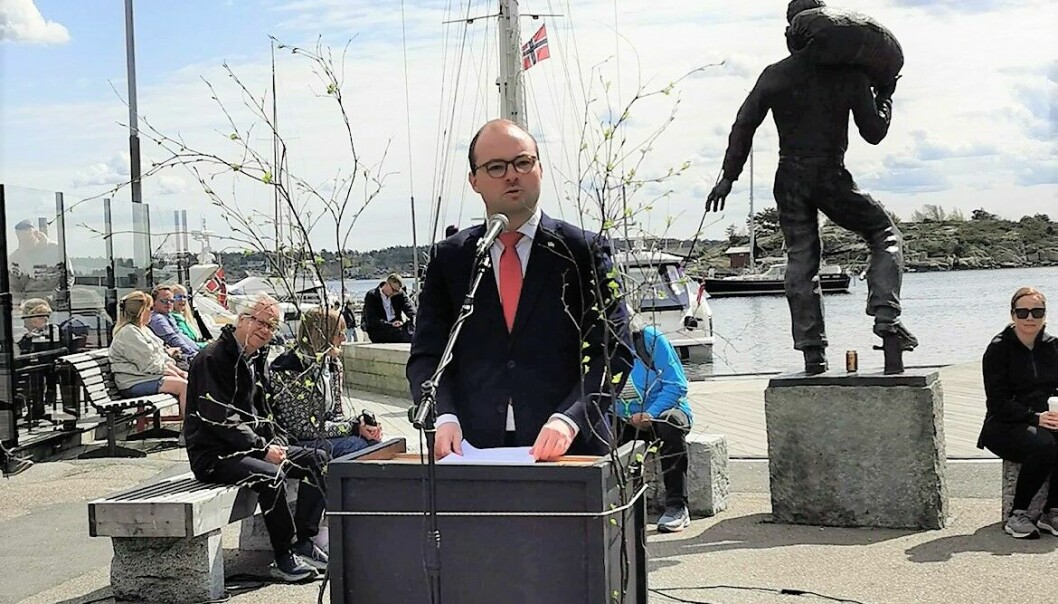 Sindre Lisø, generalsekretær i AUF, var hovedtaler på torget.