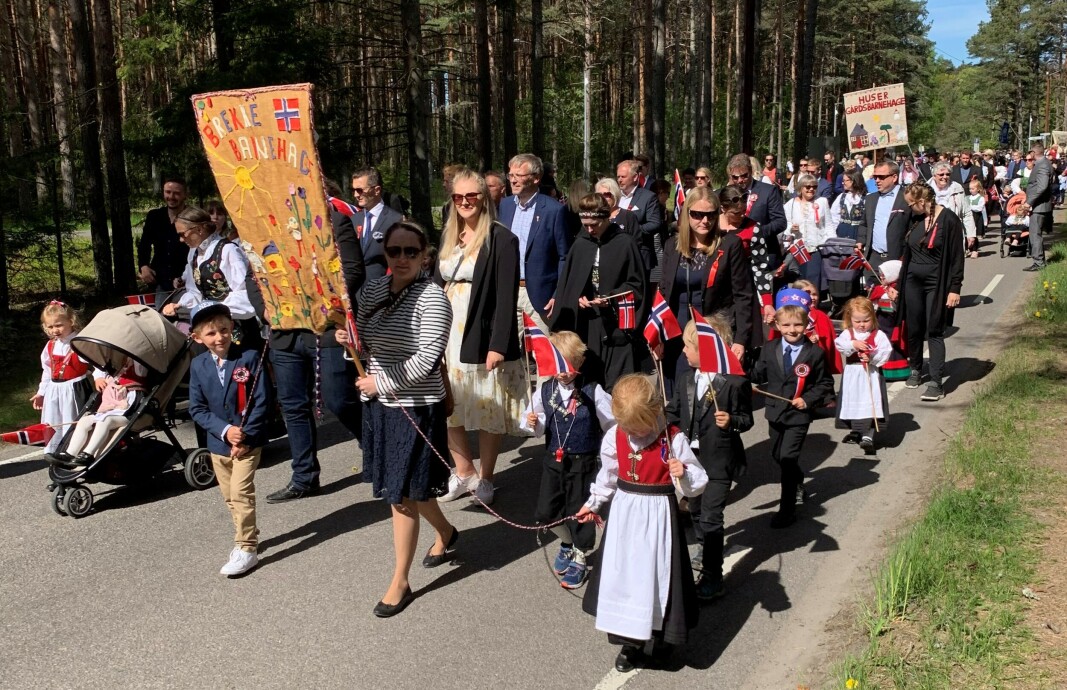 Barnetoget i 2019 på vei til Skjærhalden torg. Barnetoget i 2019 på vei til Skjærhalden torg.