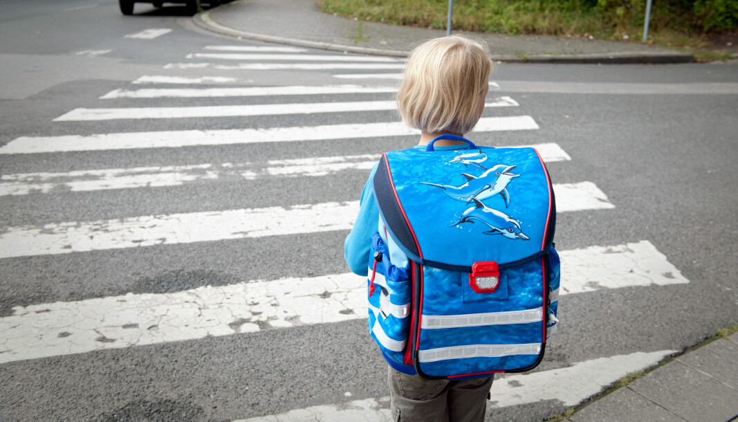 Foreldre oppfordres til å la barna gå eller sykle til skolen, men ifølge en ny undersøkelse blir ett av tre barn jevnlig kjørt til skole
