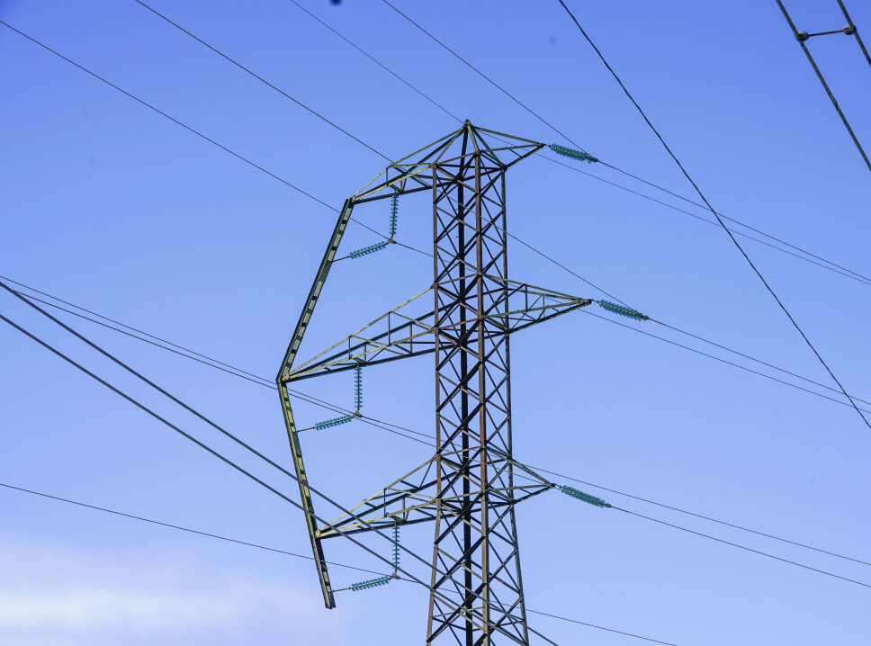 Prisene på elektrisitet inkludert nettleie steg 39,4 prosent fra april 2021 til april 2022. Uten den statlige strømstøtten ville prisveksten vært 90 prosent de siste tolv månedene, ifølge SSB.
