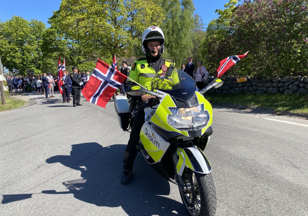 Først av alle: Politiet på motorsykkel. Først av alle: Politiet på motorsykkel.
