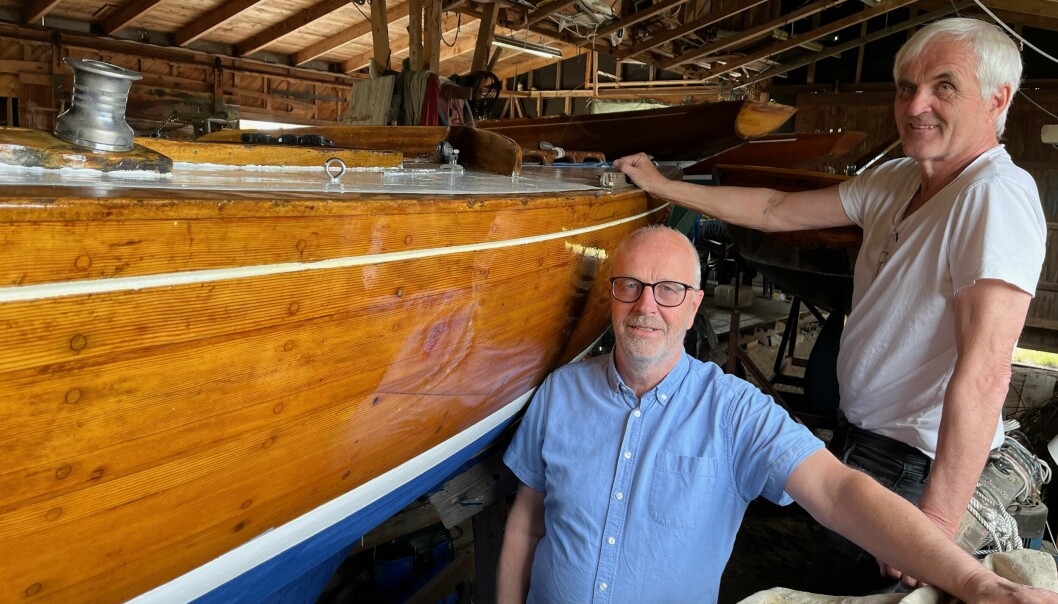 Øystein Helgesen og Øyvind Fjelberg har et stort hjerte for seiling, og da spesielt kuttere. Her er deres egen båt, som de har sammen, klar til sjøsetting.
