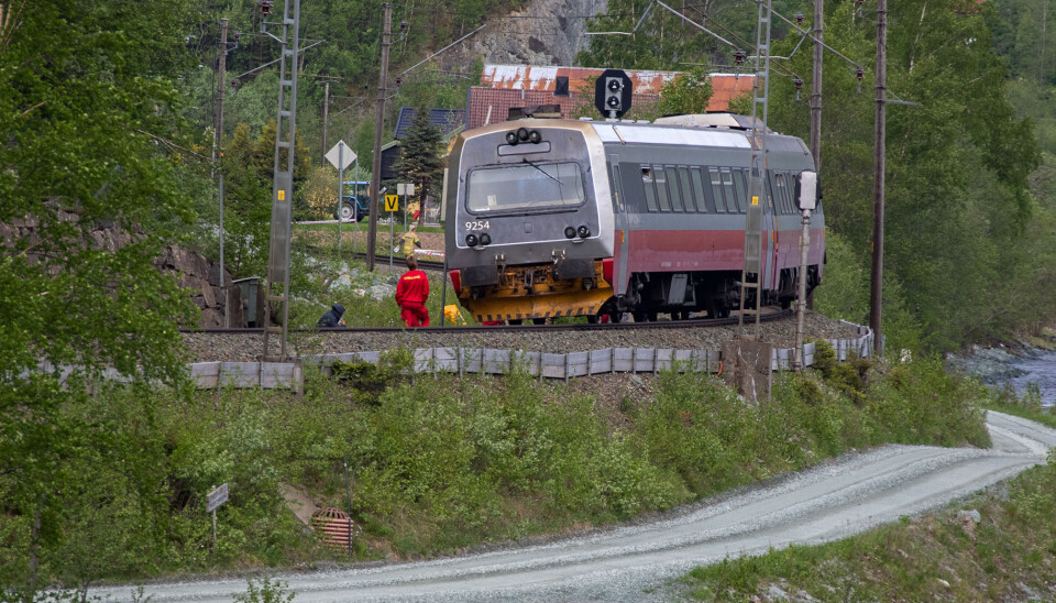 På månedens siste dag omkom en traktorfører i en kollisjon med et tog ved Støren i Trøndelag. I mai omkom 21 mennesker i trafikken i Norge.