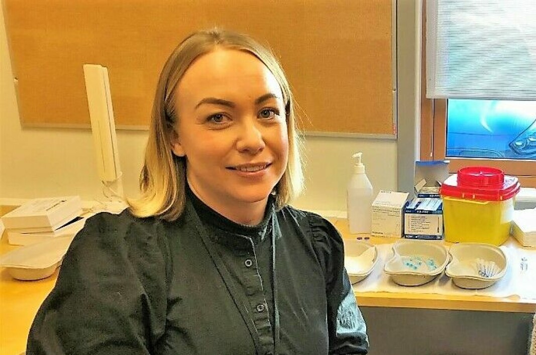Line Syvertsen er vaksinekoordinator i Hvaler kommune. Hun anbefaler å sjekke reiseråd for ditt aktuelle ferieland i god tid før du skal reise. Det kan du gjøre på to enkle apper.