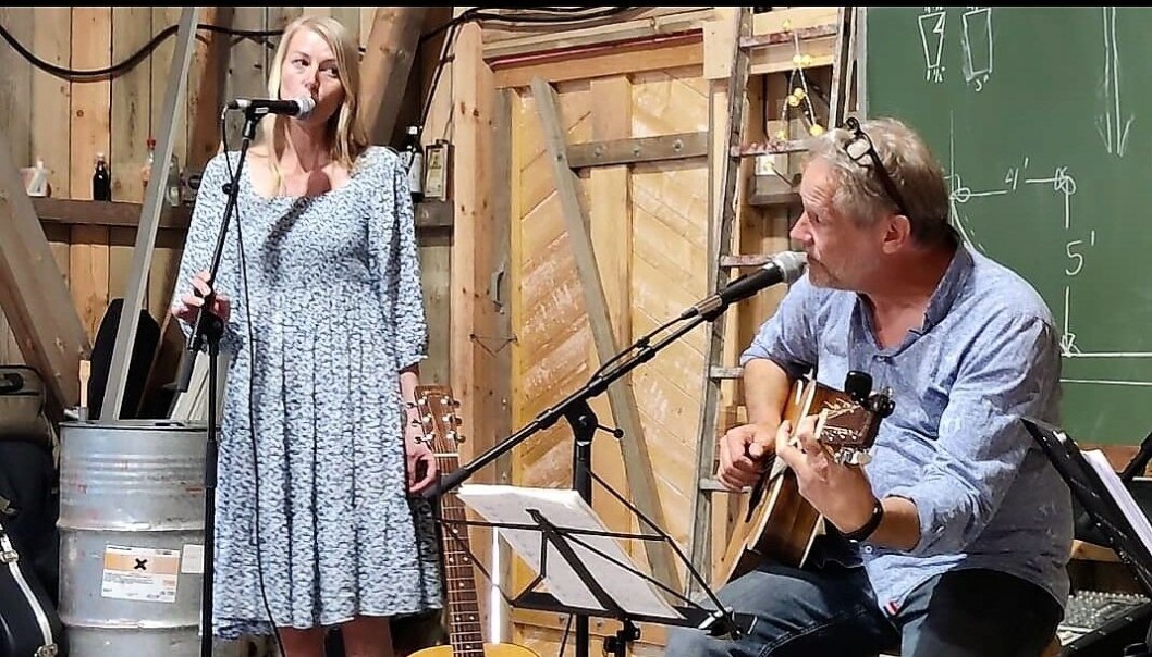 Rebekka Marie Magnus og Arnt Martin Brynildsen i Båtbyggeriet 1. pinsedag. Rebekka Marie Magnus og Arnt Martin Brynildsen i Båtbyggeriet 1. pinsedag.