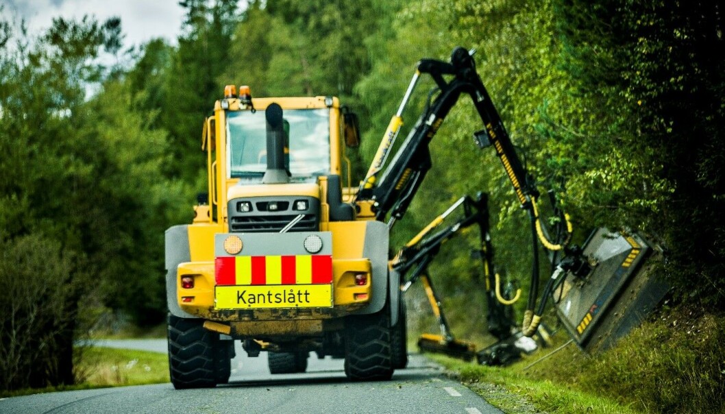Kantslåttmaskinen i drift Kantslåttmaskinen i drift