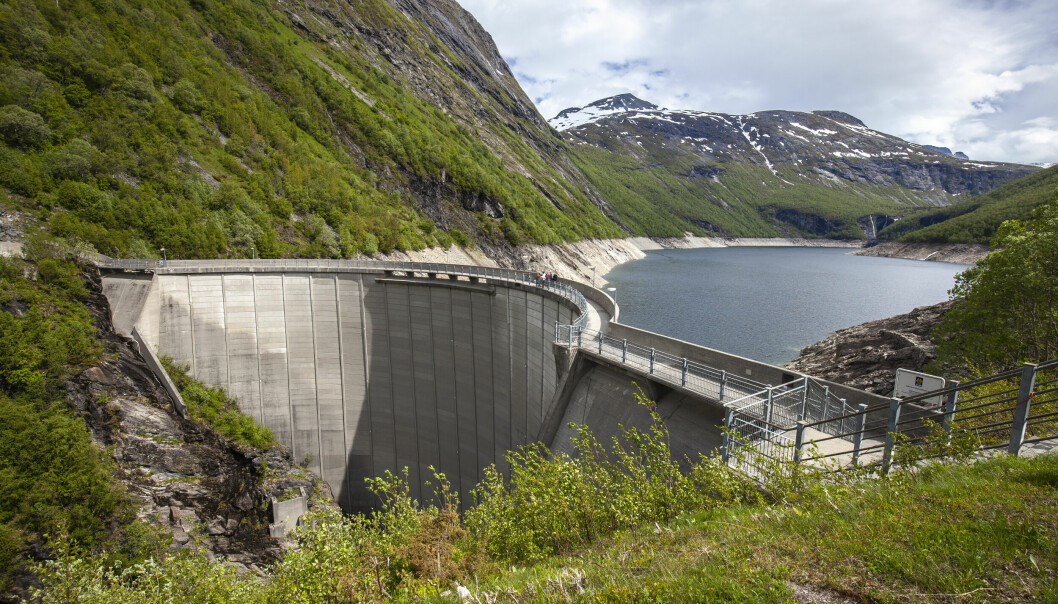 Norge eksporterte rekordmye vannkraft i i fjor. Her ser vi Zakariasdammen som demmer opp Zakariasvatnet i Tafjord i Fjord kommune i Møre og Romsdal. Dammen er hovedmagasin for Tafjord Kraft AS.