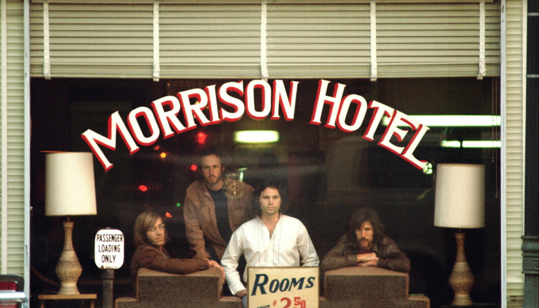 Året var 1969: The Doors ble kastet ut av Morrison Hotel. Men fotografen Henry Diltz ga seg ikke og fikk til slutt tatt coverbildet til det klassiske albumet, da resepsjonisten var ute en snartur.
