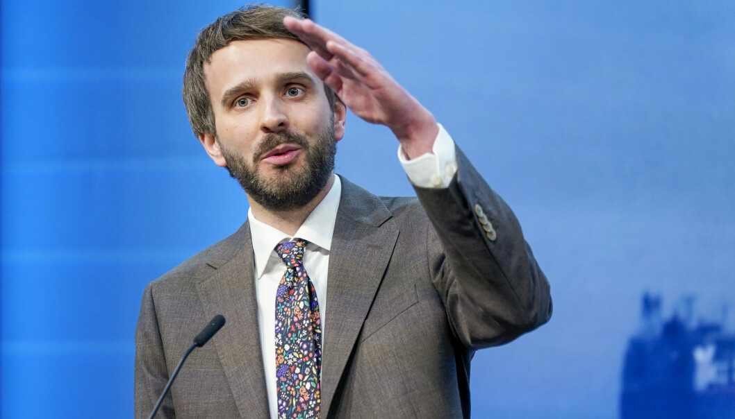 Næringsminister Jan Christian Vestre (Ap) mottok torsdag flere anbefalinger fra et ekspertutvalg som har vurdert dagens rammevilkår og marked for norske klimavennlige investeringer. Næringsminister Jan Christian Vestre (Ap) mottok torsdag flere anbefalinger fra et ekspertutvalg som har vurdert dagens rammevilkår og marked for norske klimavennlige investeringer.