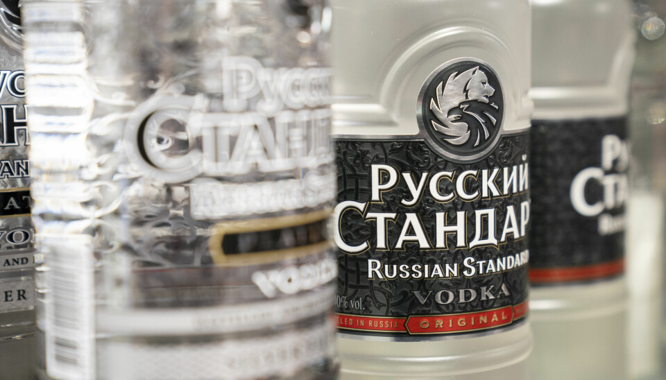 Nordmenn kan ikke ta med vodka og brennevin fra Russland på grunn av sanksjonene mot landet.