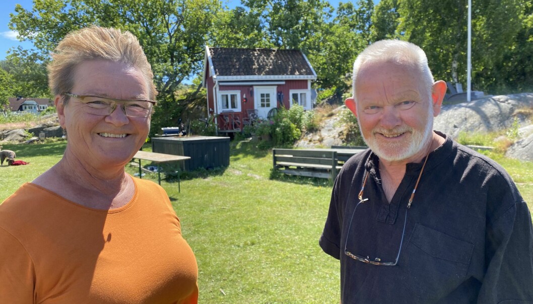 Her - i sjøbua i Brottet - lever ekteparet Rita Wiborg og Pauls Henriksen det gode sommerliv.