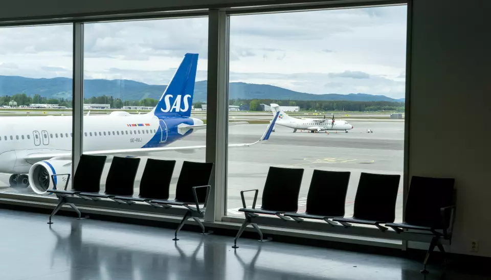 SAS fly på bakken på Oslo lufthavn.