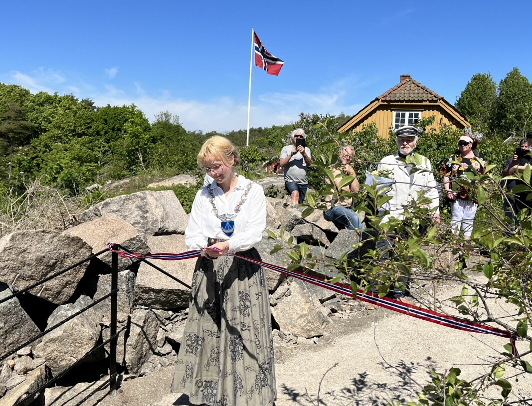 Mona Vauger er Hvalers første kvinnelige ordfører. Her åpner hun gangstien mellom Kystmuseet og Brottet tidligere i sommer.