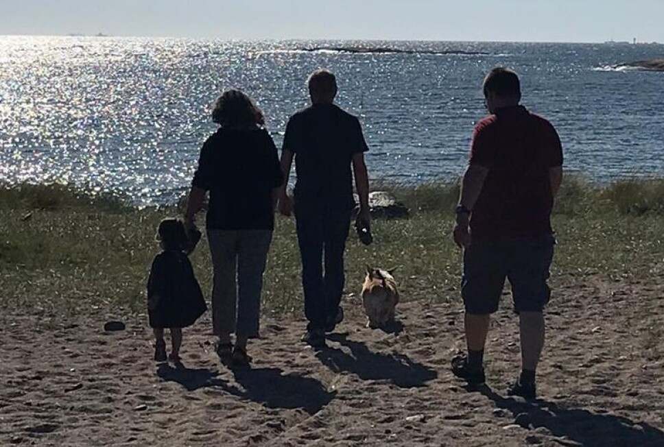 Denne idyllen er noe av årsaken til at Kristin Stuestøl flyttet til Hvaler. Her med barn og barnebarn på Storesand
