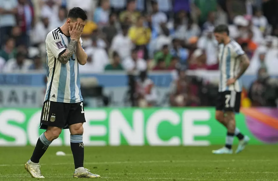 Lionel Messi og resten av Argentina-troppen tapte 1-2 for Saudi-Arabia tirsdag.