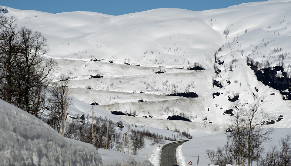 Skal du ut på ski i fjellet nå, oppfordres det til å holde seg unna områder hvor det kan gå skred.