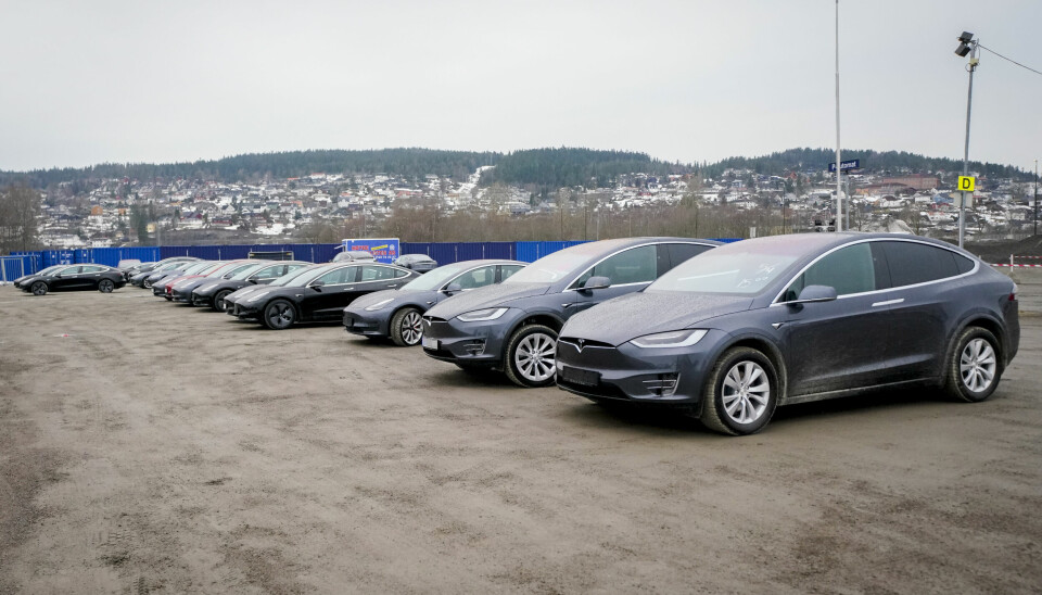 Tesla setter ned prisene på flere av sine bilmodeller.