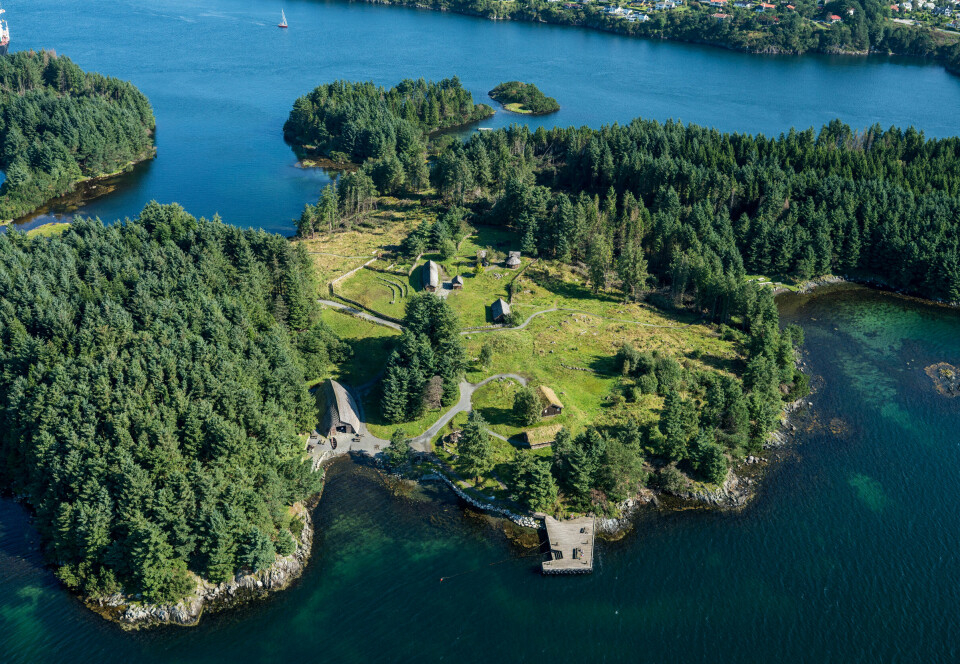 AUTENTISK: Vikinggården på Avaldsnes er laget etter mal fra arkeologiske funn i området.