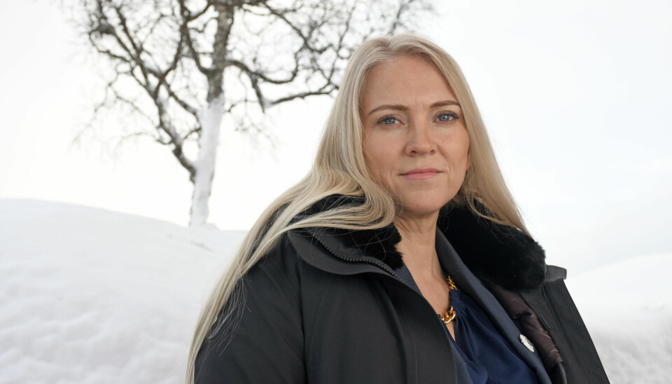 Lill Sverresdatter Larsen kjenner til sykepleiere som bruker mye tid i bil hver dag for å yte helsehjelp til folk som bor langt fra hjemmetjenestene i kommunen sin.