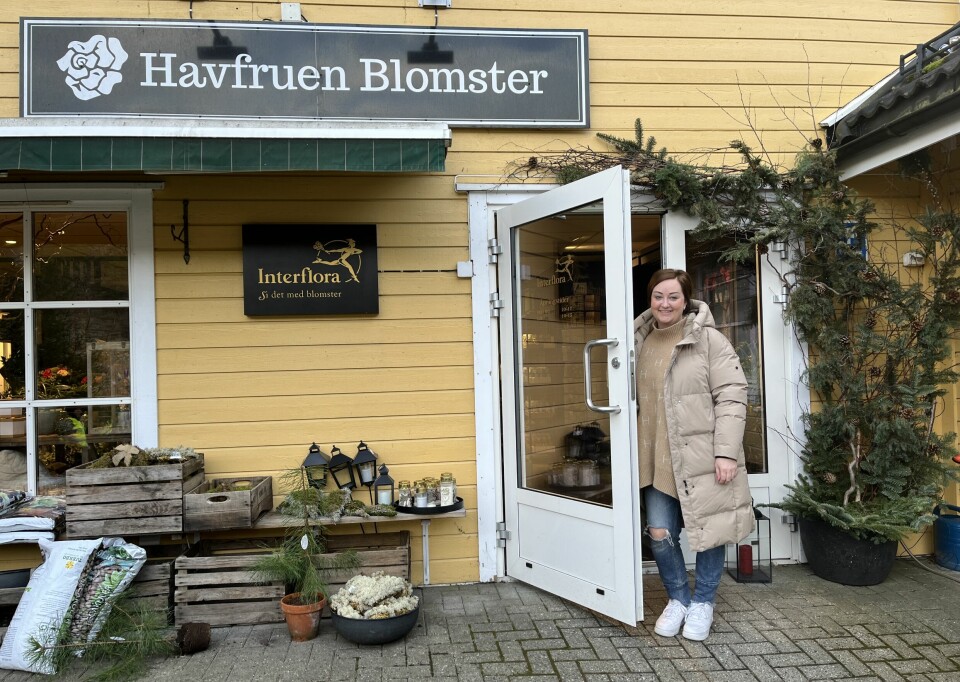 Stine Røst lukker døra etter fem år som eier og daglig leder for Havfruen Blomster. Men innimellom blir hun fortsatt å se i butikken - men ikke som en slags sjuende far i huset.