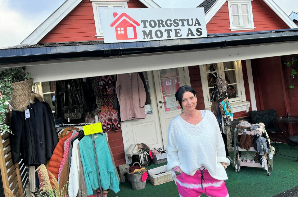 Monica Høglund Pettersen eier og driver to butikker i Strandveien på Skjærhalden. Nå utvider hun med en ny interiørbutikk i de gamle lokalene til Café Floren i Kiwi-bygget på Skjærhalden.