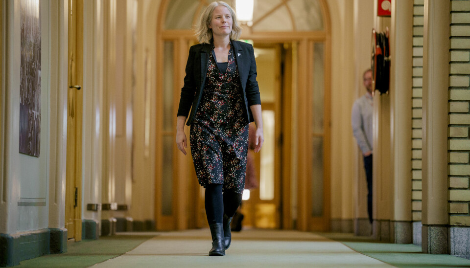 Påtroppende SV-leder stiller Kirsti Bergstø strenge krav for å kunne sette seg ned med Ap og Sp og forhandle om regjeringsdeltakelse.