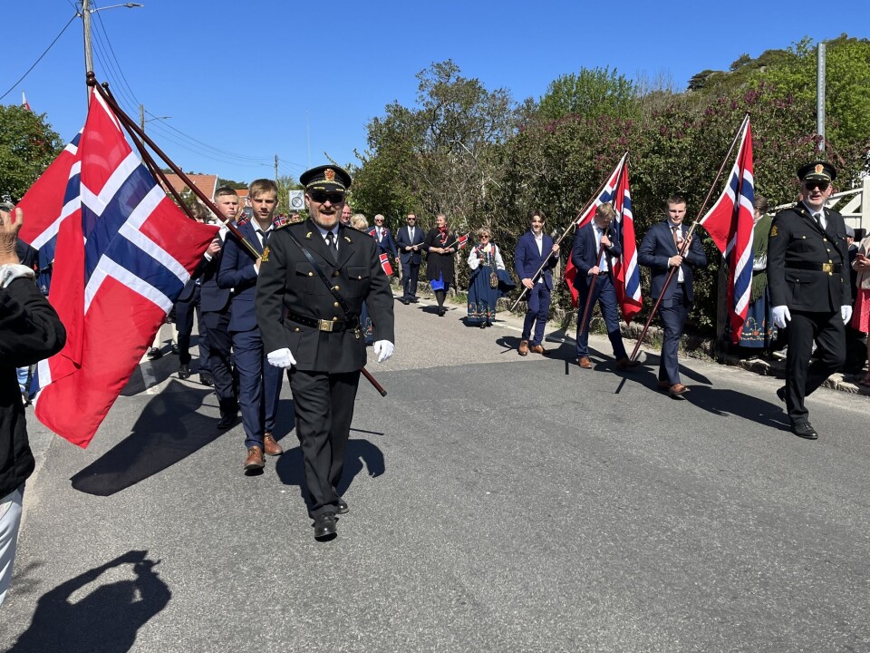 Politiet ledet an i barnetoget.