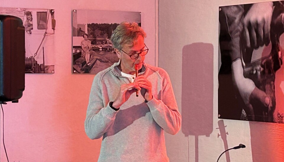 Multimusikeren Frode Grøtting spiller en rekke instrumenter - her på fløyta. Multimusikeren Frode Grøtting spiller en rekke instrumenter - her på fløyta.