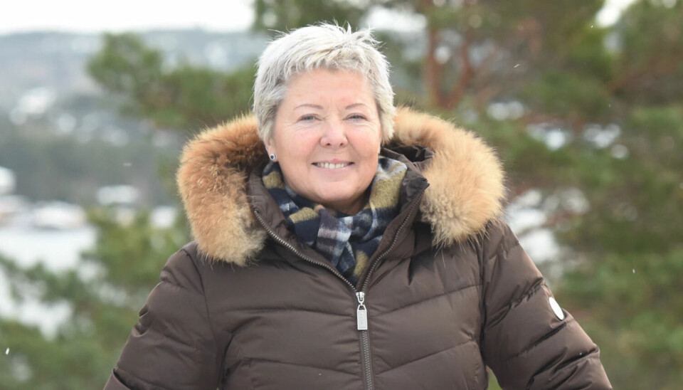 Mona Flemmen er leder i Hvaler Hytteforening. Nå er hytteforeningen bekymret for Kystverkets mudring og dumping av mudderet i sjøen, og ber politikerne i Fredrikstad om å støtte kravet om at alt mudder på på land.