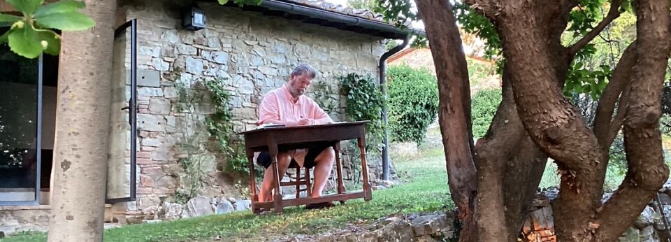 Hvalers egen gjestgiver, Øystein Elgheim, er forfattert av denne artikkelen.