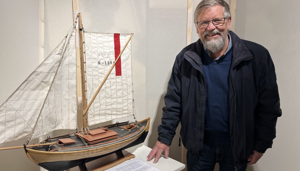 Roy Heitmann med sin flotte losskøyte som han selv har bygget.