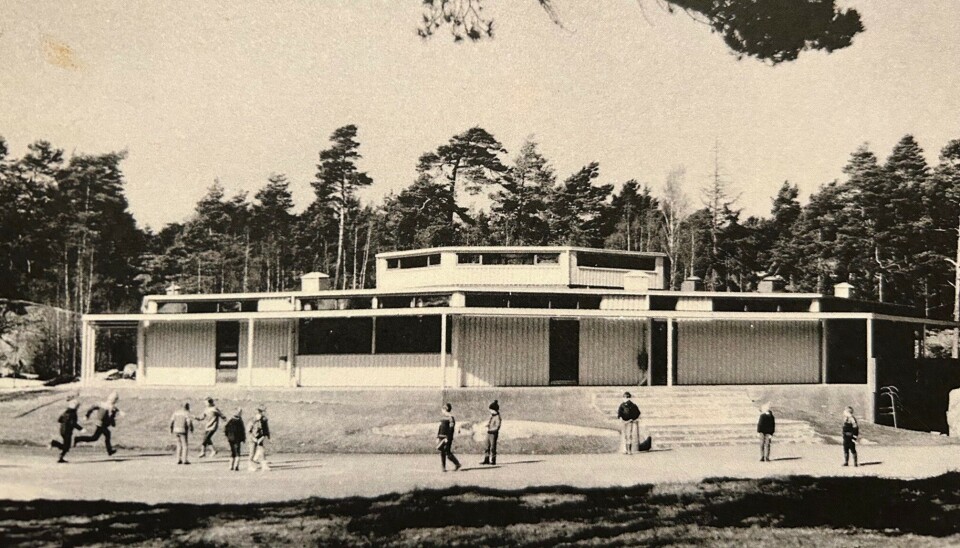 Åttekanten barne- og u-skole 1968 - 2006, ren barneskole fra 2006 og fram til 2021.