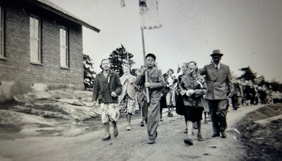 17. maitoget passerer bedehuset muligens i 1954.