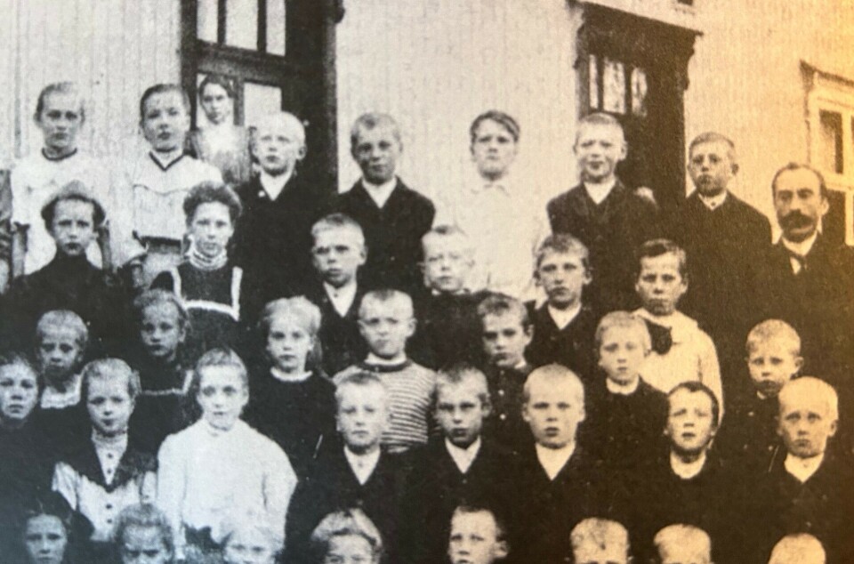 Elever og lærere på Dammyr skole på 1920-tallet.