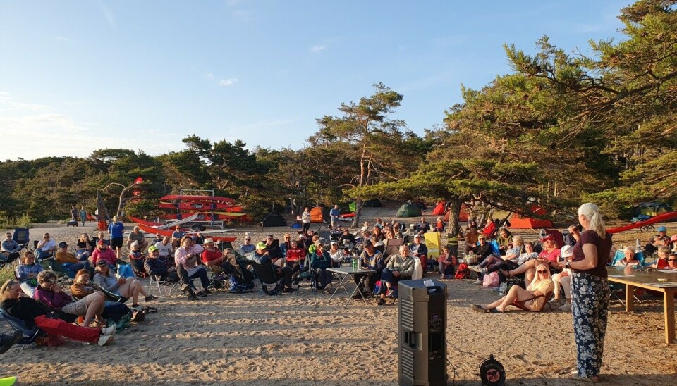 Birgitte Wold Dahl fra leirkomiteen ønsker deltakere fra fjernt og nært til nok en sommerleir på Storesand.