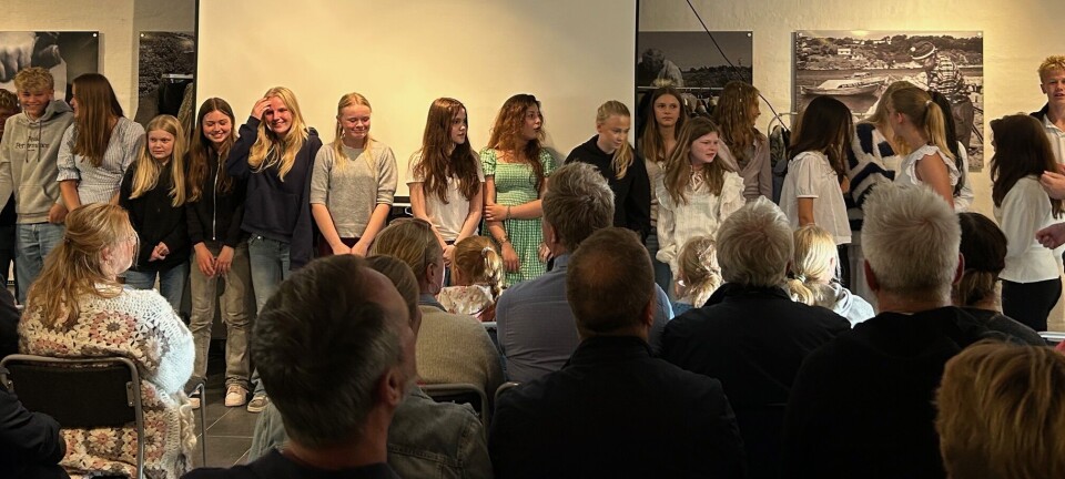 Elever og foresatte fylte opp Amfigrotta tirsdag kveld.