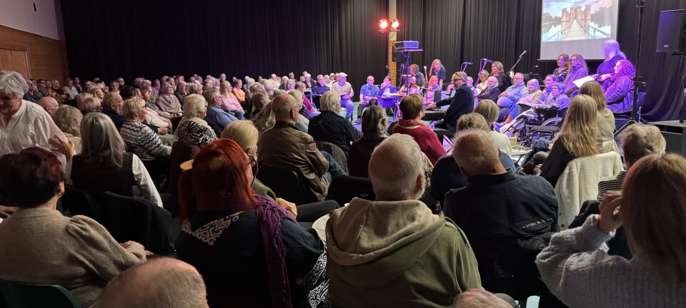 Se bildene fra støttekonserten for Hvaler-kvinnene på Floren